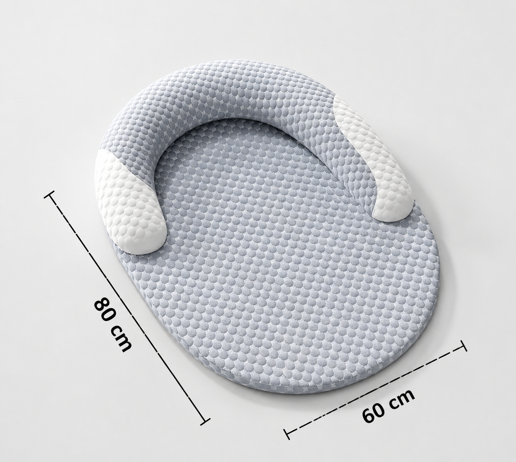 Das Kühl-Hundebett in Größe XL mit den Maßen 80 × 60 cm. Atmungsaktives und orthopädisches Hundebett mit ergonomischer Nackenstütze und kühlendem Bezug.