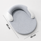 Das Kühl-Hundebett in Größe M mit den Maßen 60 × 40 cm. Kühlendes und atmungsaktives Hundebett mit ergonomischer Nackenstütze für kleine Hunde.
