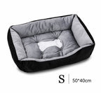 Orthopädisches Plüsch-Hundebett in Schwarz-Grau, Größe S (50x40 cm) – mit gesteppter Liegefläche und Knochen-Motiv | Hund & Heim
