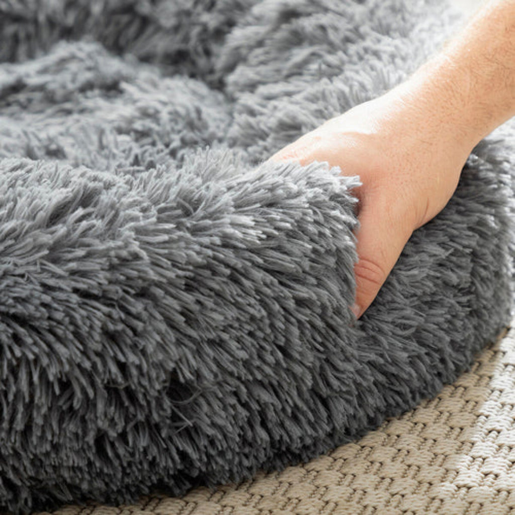 Anti-Stress Hundebett Grau – Ultraweiche, flauschige Oberfläche zum Anfassen | Hund & Heim